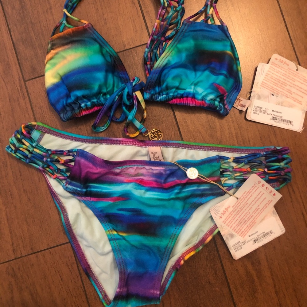 Lulu fama nwt bikini top is small bottoms medium